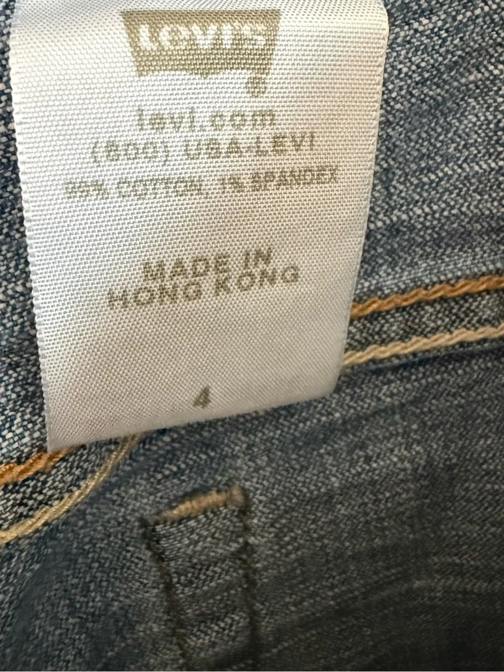 Levi's Y2K Women’s Blue Denim Rolled-Cuff Bermuda Jean Shorts SZ 4
